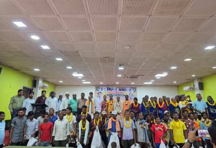 बलरामपुर: नगर पालिका पार्षद सकीना परवीन ने ईद मिलन कार्यक्रम का किया आयोजन