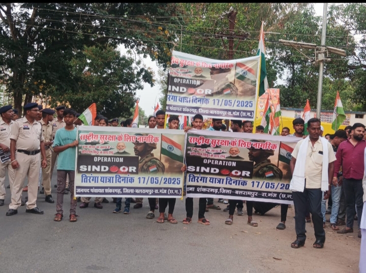 शंकरगढ़ में पहलगाम अटैक के विरोध और ‘सिंदूर मिशन’ की सफलता पर निकाली गई भव्य तिरंगा यात्रा।