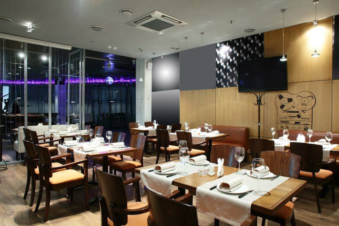 होटल या रेस्तरां में सादा पानी और प्रसाधन की व्यवस्था नहीं देने पर कर सकते हैं शिकायत,पेट्रोल पंप की तरह इनको भी ग्राहक को सुविधा देनी होती है,नियम की जानकारी के लिए पूरा समाचार देखें…