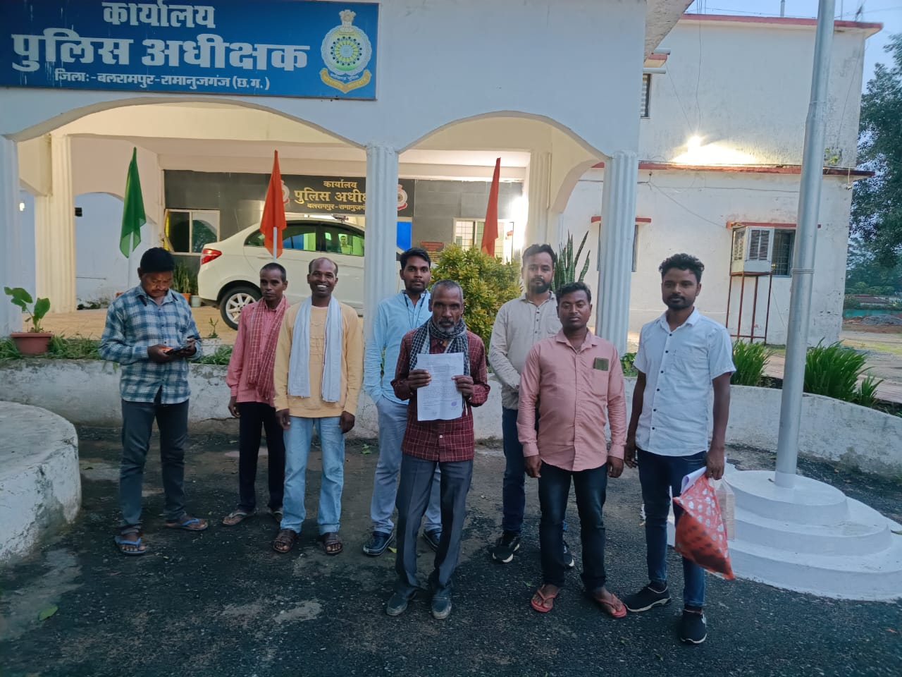 बलरामपुर: आदिवासी किसान के खाते से ₹1.47 लाख की निकासी, कंप्यूटर ऑपरेटर पर गंभीर आरोप