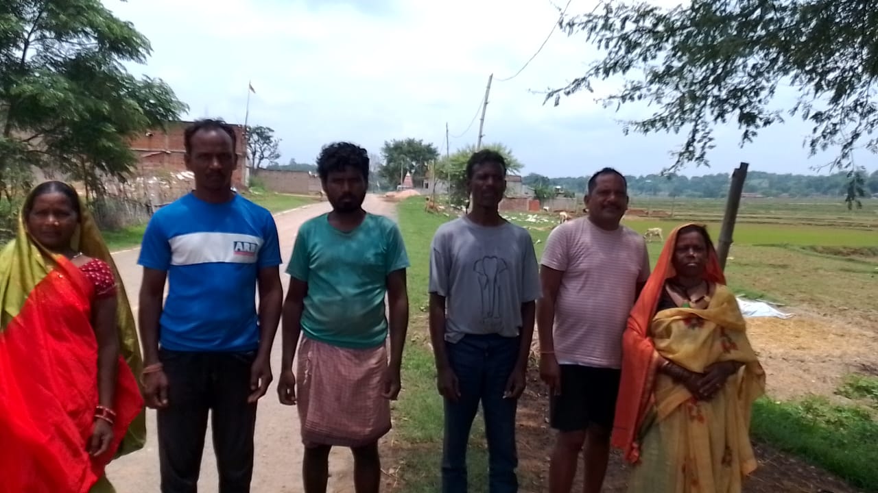 ग्राम पंचायत आंधला के ग्रामीण आज भी बिजली सुविधा से वंचित, लकड़ी के खंभों से चल रही व्यवस्थ