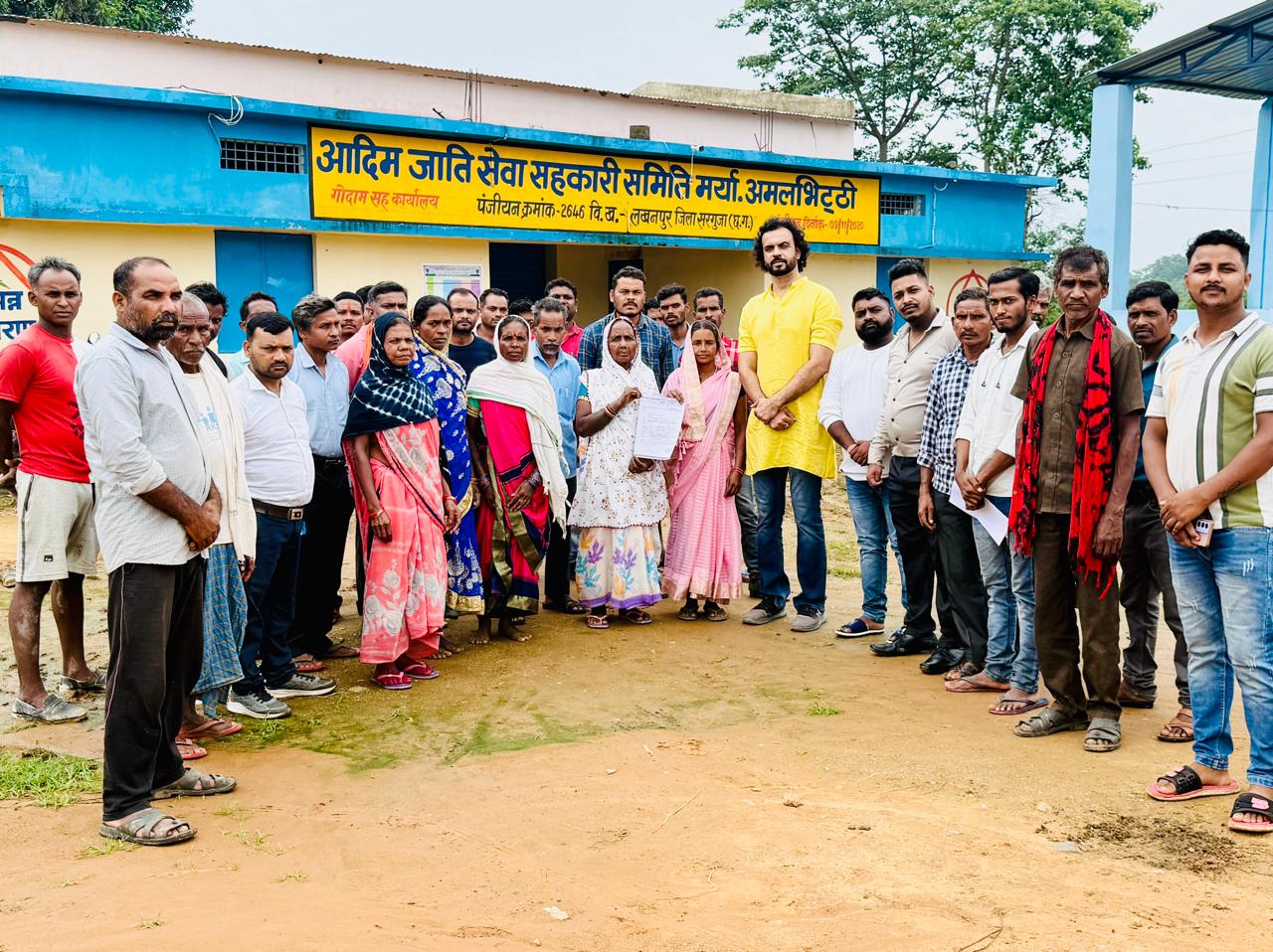 सरगुजा लखनपुर: खाद की कमी को लेकर राज्यपाल के नाम ज्ञापन, किसानों में आक्रोश