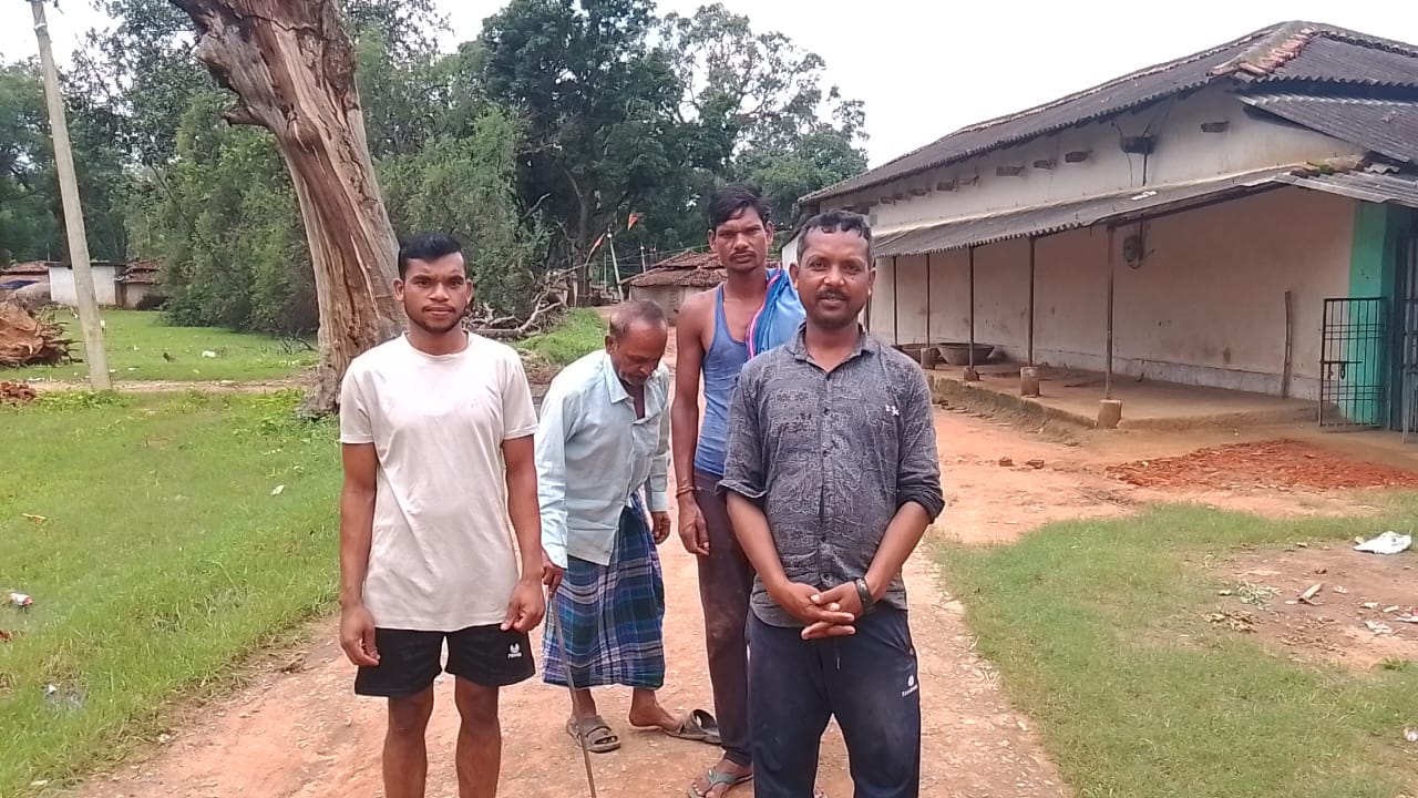 ग्राम सिरकोतगा मूलभूत सुविधाओं से महरूम, ग्रामीणों में आक्रोश चरम पर