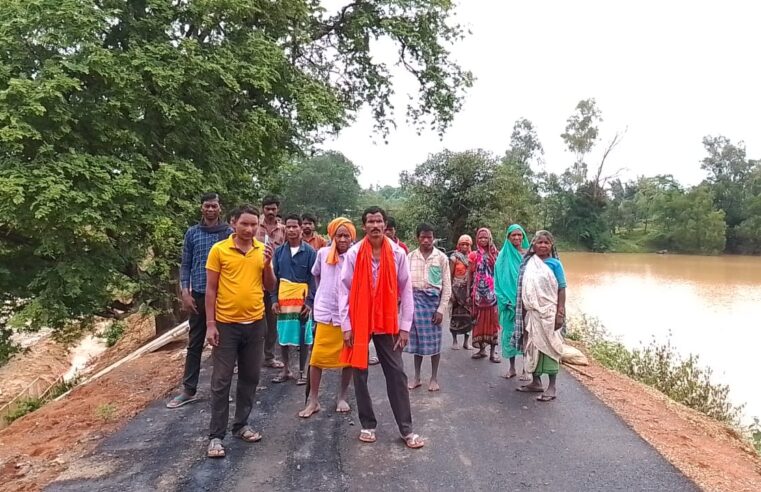 बेलदगी में तटबंध निर्माण पर उठे सवाल, ग्रामीणों ने विधायक से की शिकायत