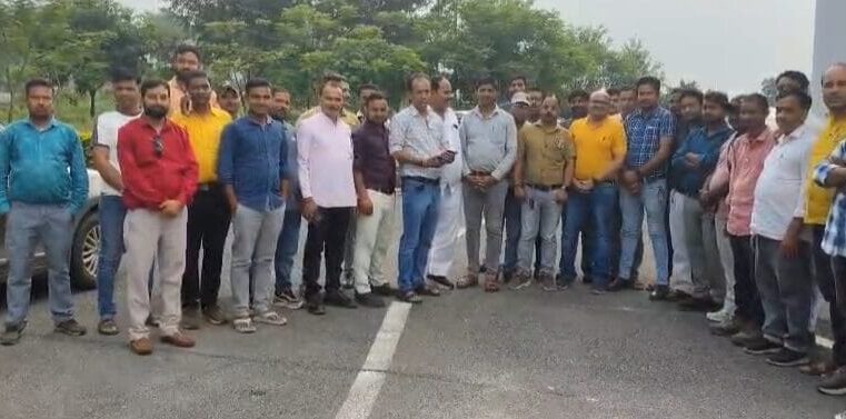 बलरामपुर: पत्रकारों का प्रशासन के खिलाफ बड़ा कदम, जिला स्तरीय कार्यक्रमों से अनिश्चितकालीन बहिष्कार