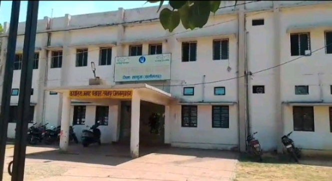 लखनपुर के पंचायतों में अविवाहितों के नाम पर बने हजारों राशन कार्ड, बड़ा घोटाला उजागर।