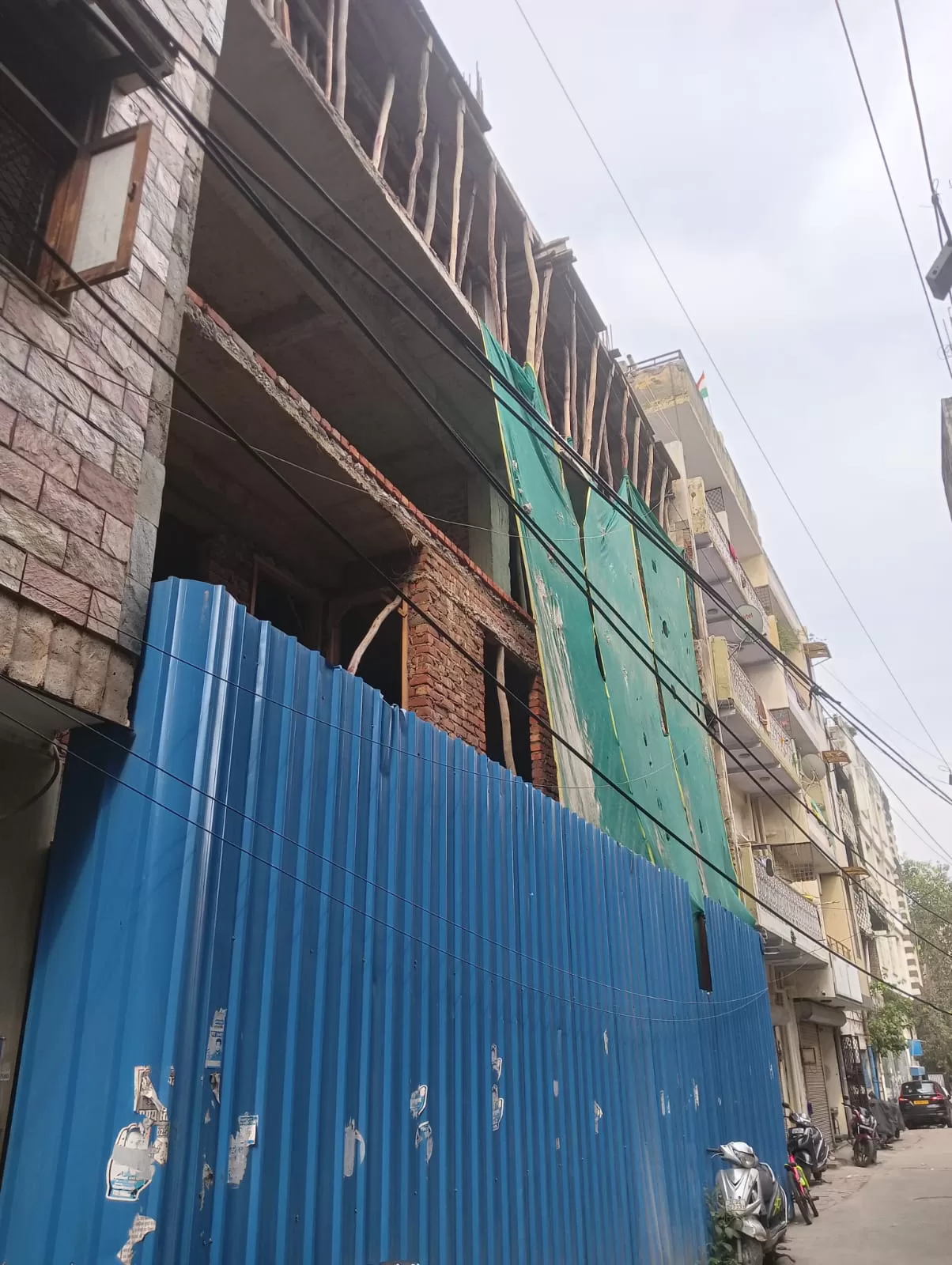 जब जेई बने बिल्डर्स के रहनुमा: करोल बाग जोन में एमसीडी की बिल्डिंग&nbsp; डिपार्टमेंट पर उठे सवाल