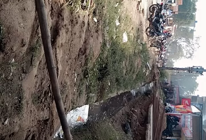 बलरामपुर नगर पालिका वार्ड क्रमांक 15 की बदहाल नालियों का हाल — 3 महीने बाद भी नहीं हुआ समाधान