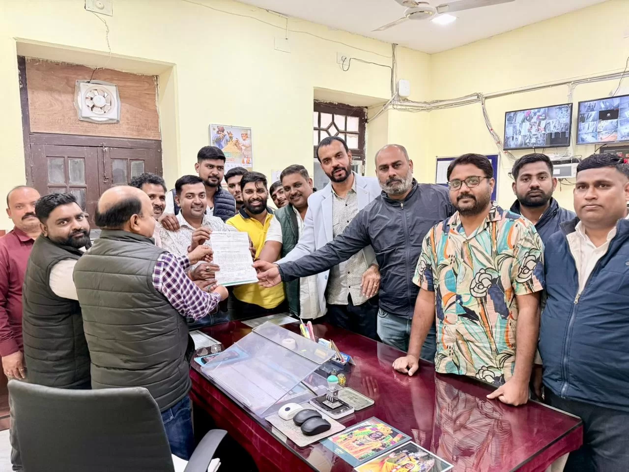 राष्ट्रपति से पंडोंनगर स्थित राष्ट्रपति भवन के दौरे का आग्रहकांग्रेस प्रतिनिधि मंडल ने कलेक्टर को सौंपा ज्ञापन