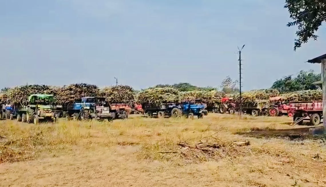 गन्ना कारखाने में जाम, प्रशासन मौन—क्या किसान की तकलीफ कोई मुद्दा नहीं?