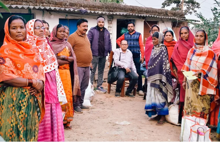 विधवा महिलाओं का सहारा बनी Parhit Charitable Societyखसरा नंबर 221, ग्राम दहेजवार में हर माह की तरह इस महीने भी निःशुल्क राशन वितरण।