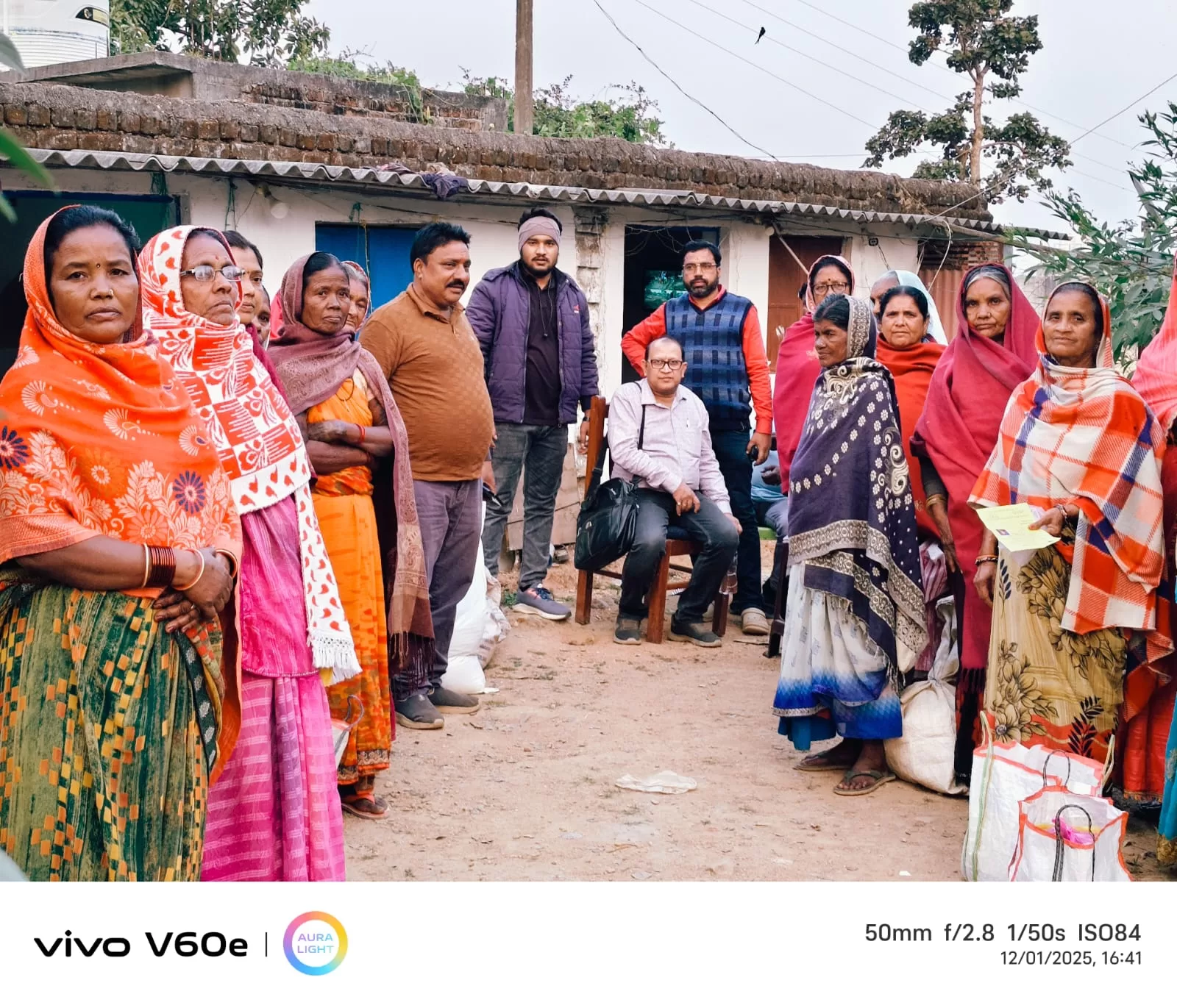 विधवा महिलाओं का सहारा बनी Parhit Charitable Societyखसरा नंबर 221, ग्राम दहेजवार में हर माह की तरह इस महीने भी निःशुल्क राशन वितरण।