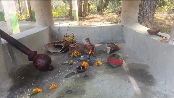 स्लग….शंकरगढ़ में हनुमान मन्दिर की मूर्ति खंडित बजरंग दल ने थाने में कराया शिकायत दर्ज कड़ी कार्यवाही की मांग….।