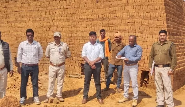 शंकरगढ़ में अवैध रूप से संचालित ईंट निर्माण गतिविधियों पर कार्यवाही